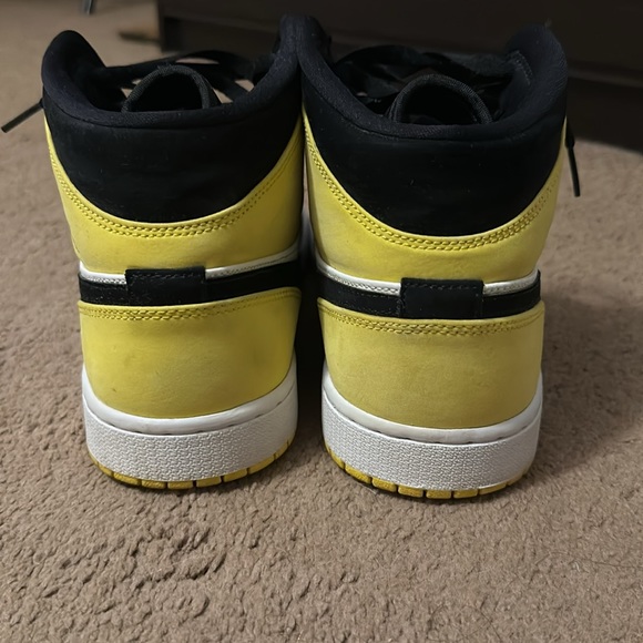 2019 Men’s Jordan’s 1 mid yellow toe size 11 - Picture 4 of 16